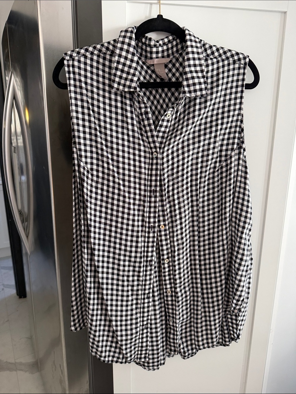 H&M Black and White Gingham Sleeveless Button-Down Shirt